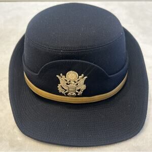 U.S. Army Women’s Dress Blue Hat Size 22 Company Grade Uniform Officer Device